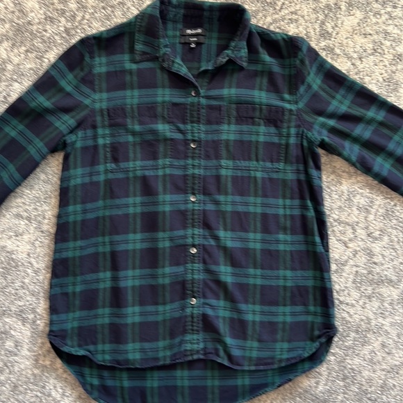 Madewell Classic Button-Up Shirt - Picture 2 of 8
